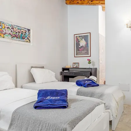 Maryna Hébergement de vacances *